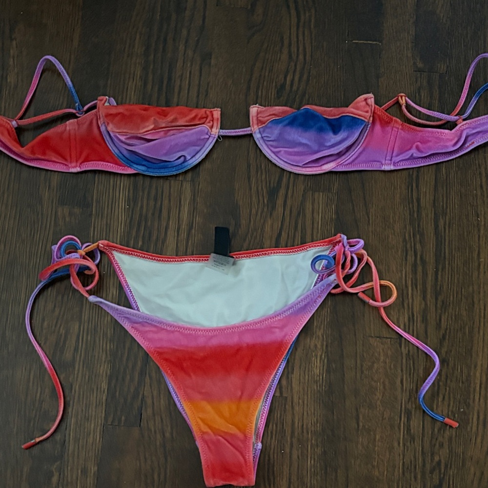 Sunset Triangle Suit - They don't sell anymore!!